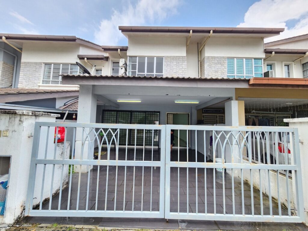 Bandar Nusaputra Double Storey House for Sale. Gated Guarded Spacious