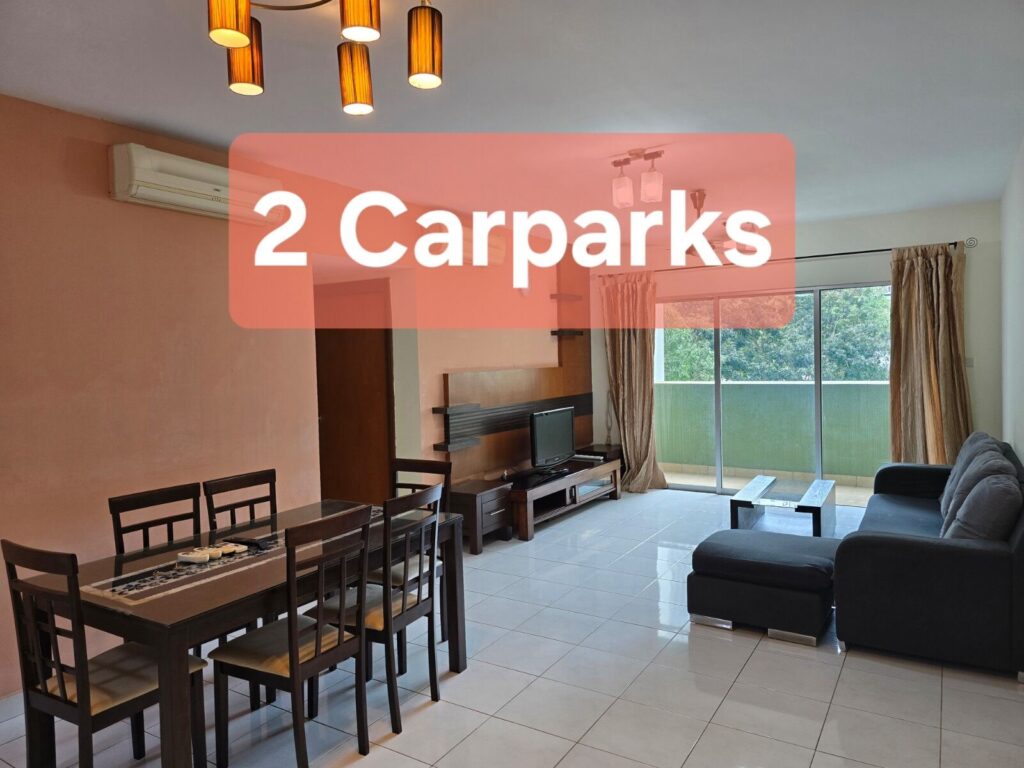 2 Carparks. No traffic noise. Walkable to Grocers, Restaurants & Cafes