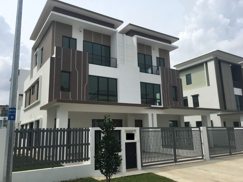 Elmeri Setia Utama Semi-D for sale. Selling at Below Market Price