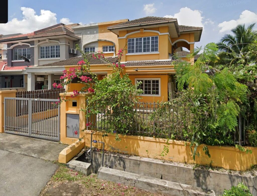 Double Storey Corner house with Big Side Land. Price Negotiable
